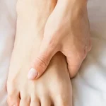 Examen cuidadoso del pie en Clínica Podológica Manuel Rodriguez en Santa María de Palautordera